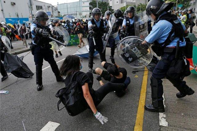 درگیری پلیس ضدشورش هنگ کنگ با معترضان